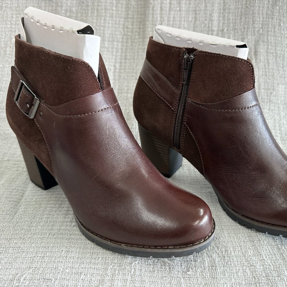 Clarks Artisan Mission Parker Leather Heeled Ankle Chelsea Bootie Brown 9.5 Wide